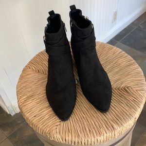 Nine West black faux suede booties